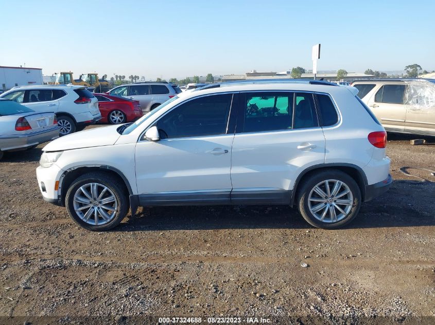 2013 VOLKSWAGEN TIGUAN SE W/SUNROOF & NAV - WVGBV7AX3DW542657