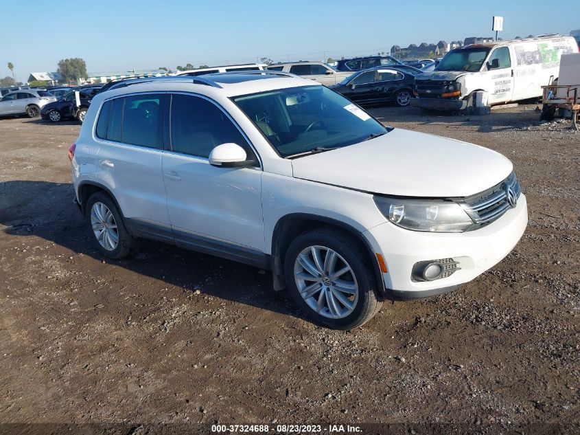 2013 VOLKSWAGEN TIGUAN SE W/SUNROOF & NAV - WVGBV7AX3DW542657