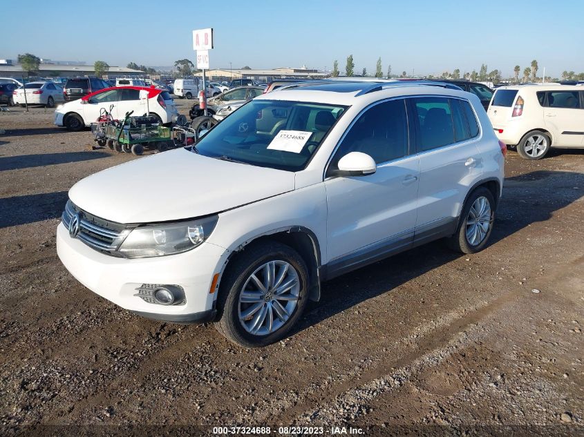 2013 VOLKSWAGEN TIGUAN SE W/SUNROOF & NAV - WVGBV7AX3DW542657