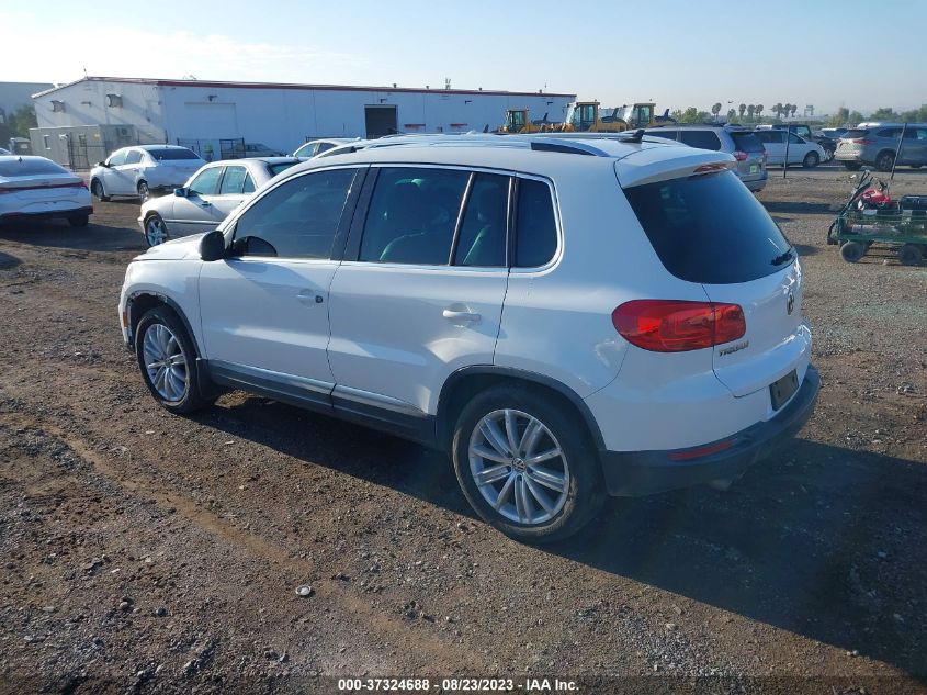 2013 VOLKSWAGEN TIGUAN SE W/SUNROOF & NAV - WVGBV7AX3DW542657