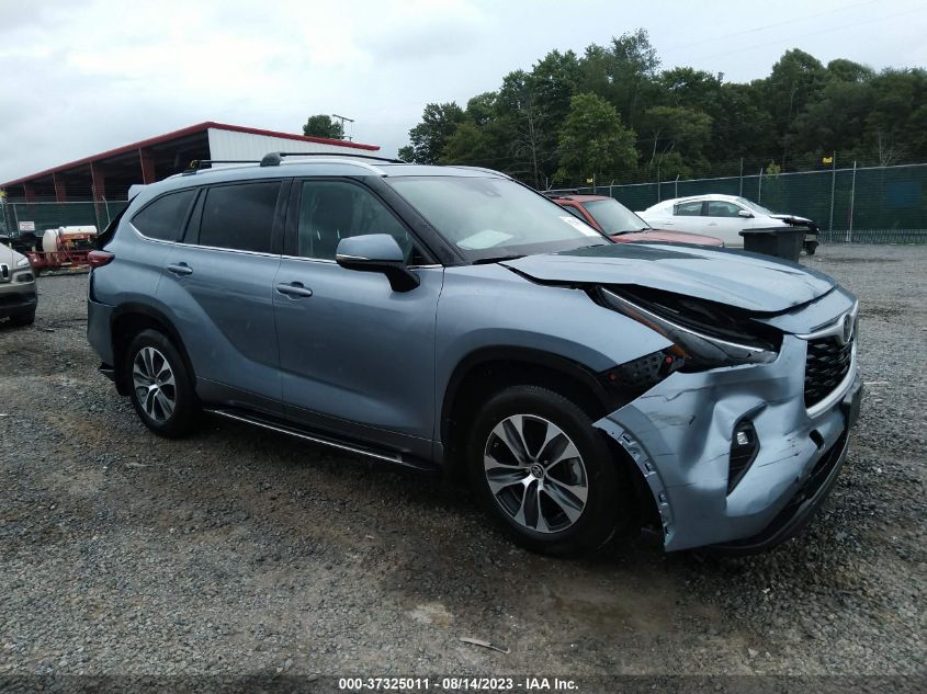 2022 TOYOTA HIGHLANDER XLE - 5TDGZRBHXNS225266