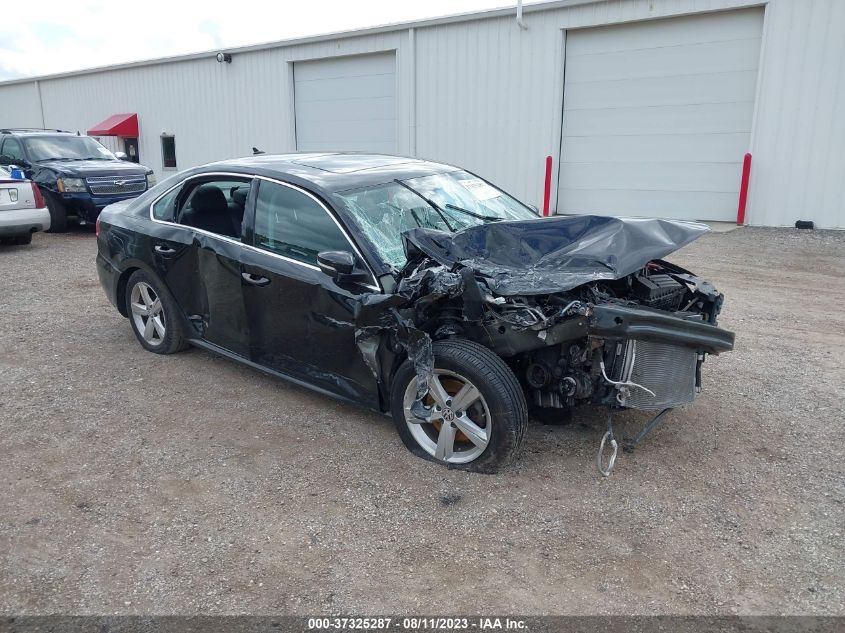 2013 VOLKSWAGEN PASSAT TDI SE W/SUNROOF - 1VWBN7A30DC061149