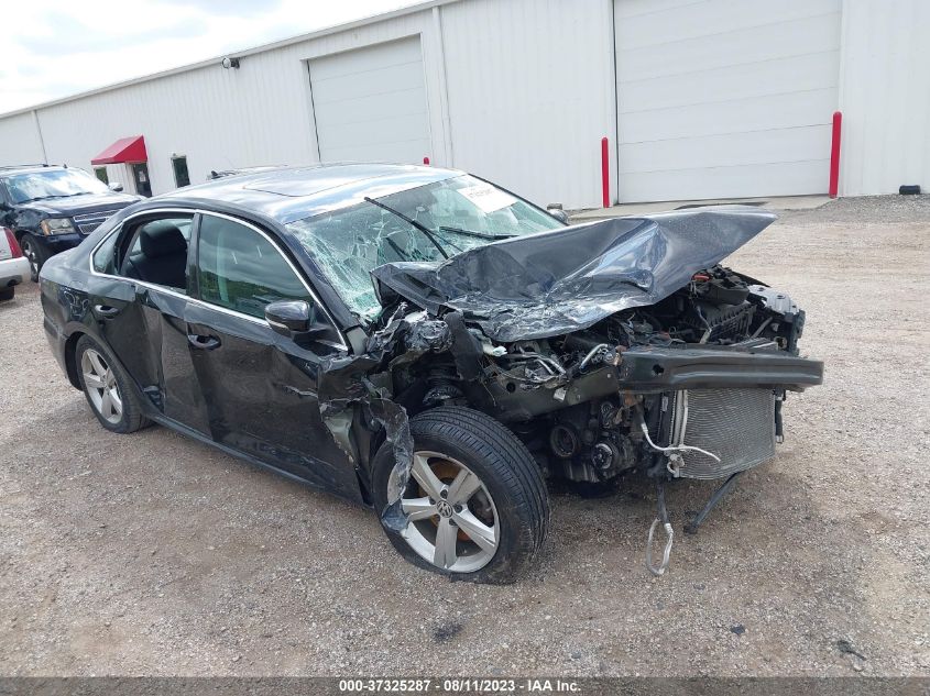 2013 VOLKSWAGEN PASSAT TDI SE W/SUNROOF - 1VWBN7A30DC061149