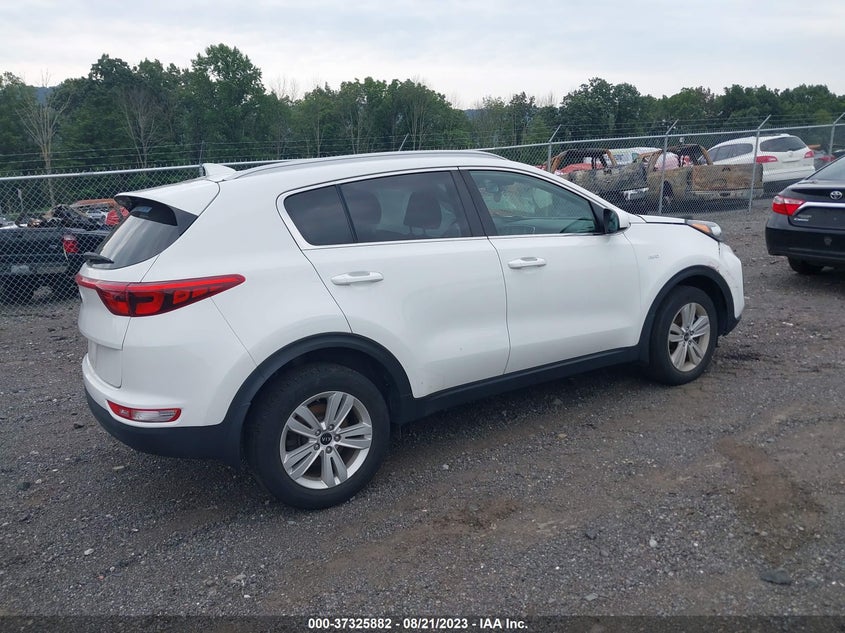 VIN KNDPMCAC8J7407943 2018 KIA SPORTAGE LX