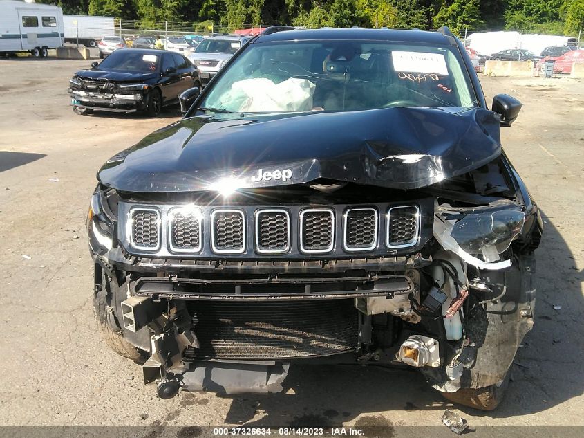 VIN 3C4NJDBB4JT392977 2018 JEEP COMPASS LATITUDE