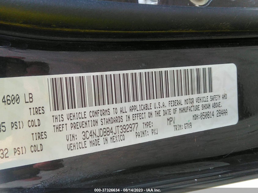 VIN 3C4NJDBB4JT392977 2018 JEEP COMPASS LATITUDE