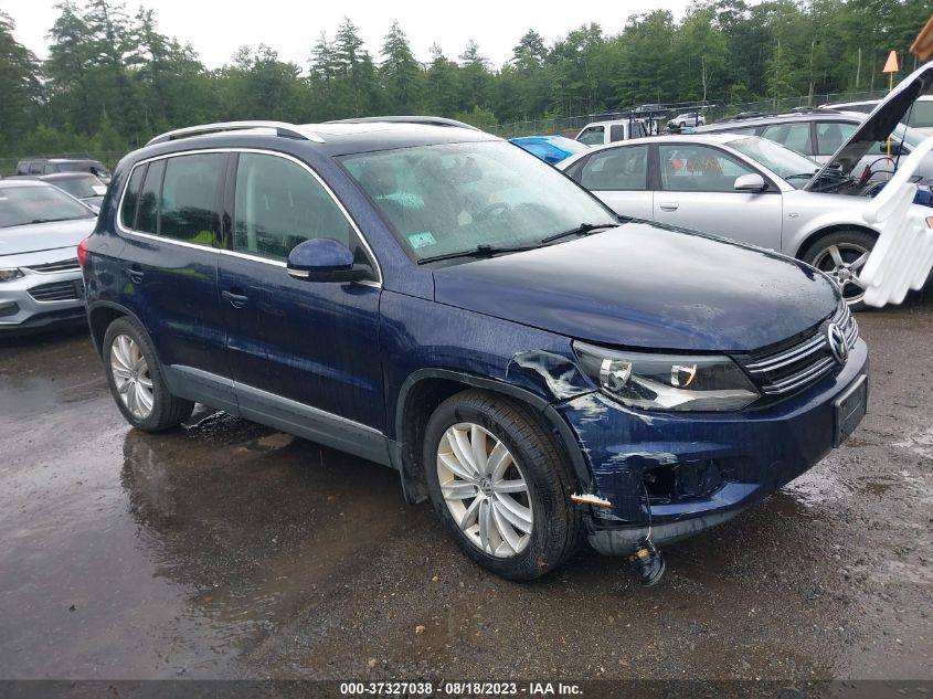 2013 VOLKSWAGEN TIGUAN SE W/SUNROOF & NAV - WVGBV3AX1DW607238