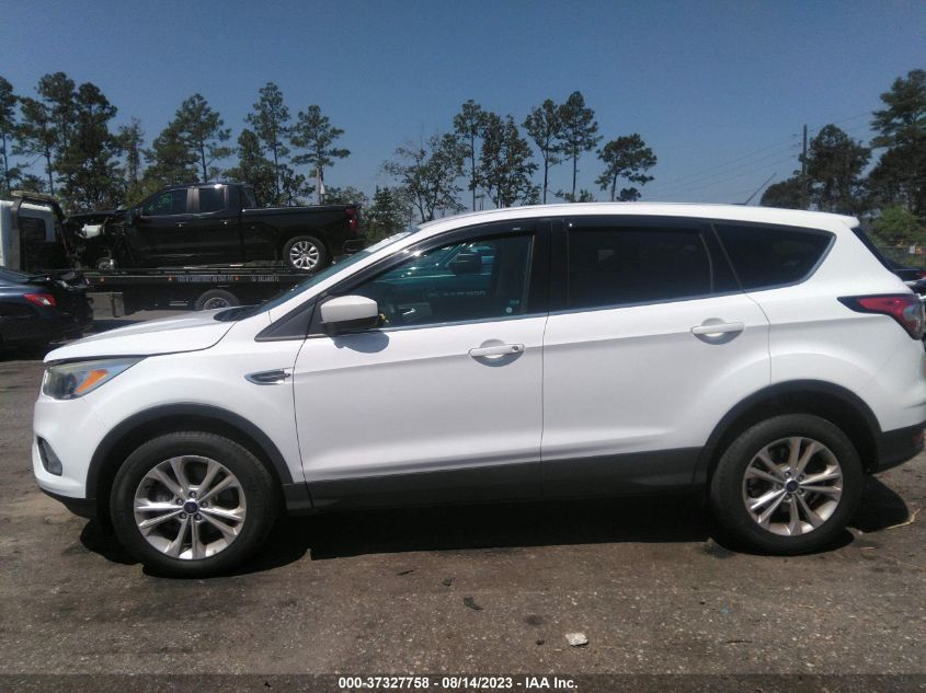 2017 FORD ESCAPE SE - 1FMCU9GD3HUE40177