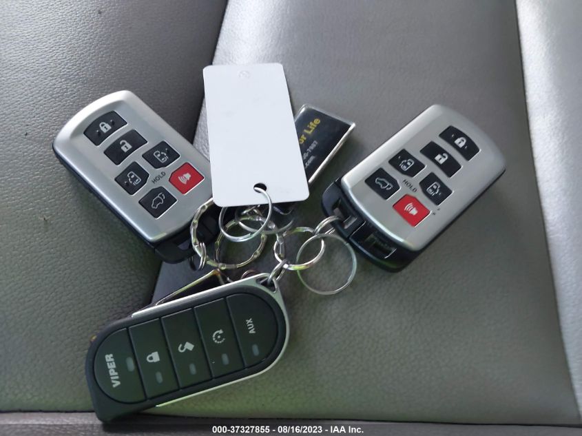 2017 TOYOTA SIENNA XLE - 5TDDZ3DCXHS158920