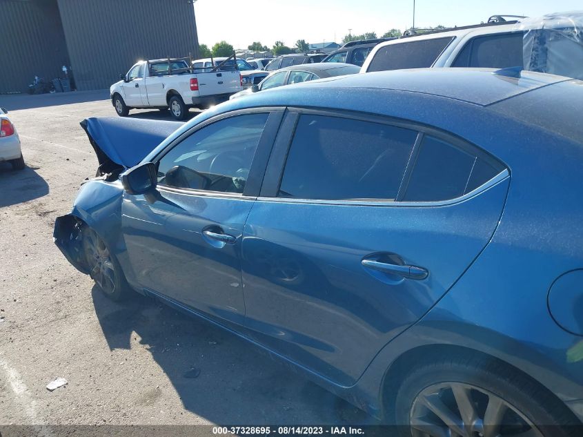 2018 MAZDA MAZDA3 4-DOOR TOURING 3MZBN1V30JM174312