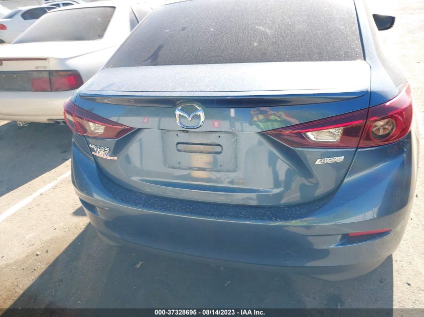2018 MAZDA MAZDA3 4-DOOR TOURING 3MZBN1V30JM174312