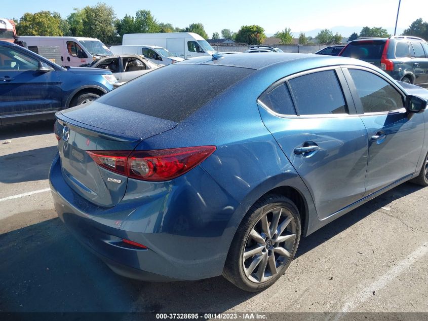 2018 MAZDA MAZDA3 4-DOOR TOURING 3MZBN1V30JM174312