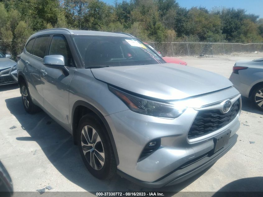 2022 TOYOTA HIGHLANDER XLE - 5TDGZRBH2NS576317