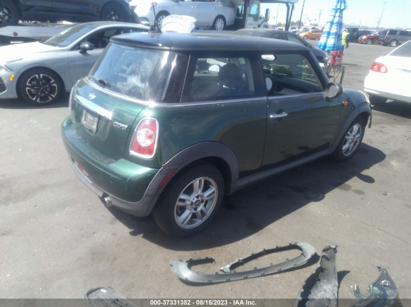 2013 MINI COOPER HARDTOP - WMWSU3C56DT692305