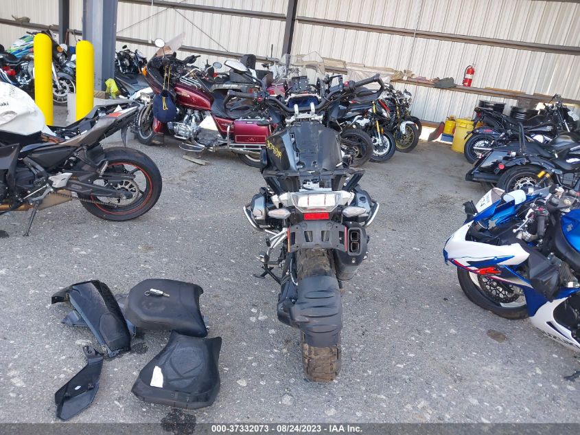 2022 BMW R 1250 GS WB10M0304N6F51424