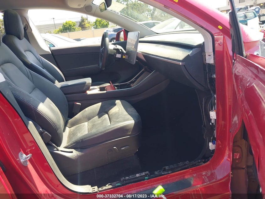 VIN 5YJYGDEE2LF020685 2020 TESLA MODEL Y