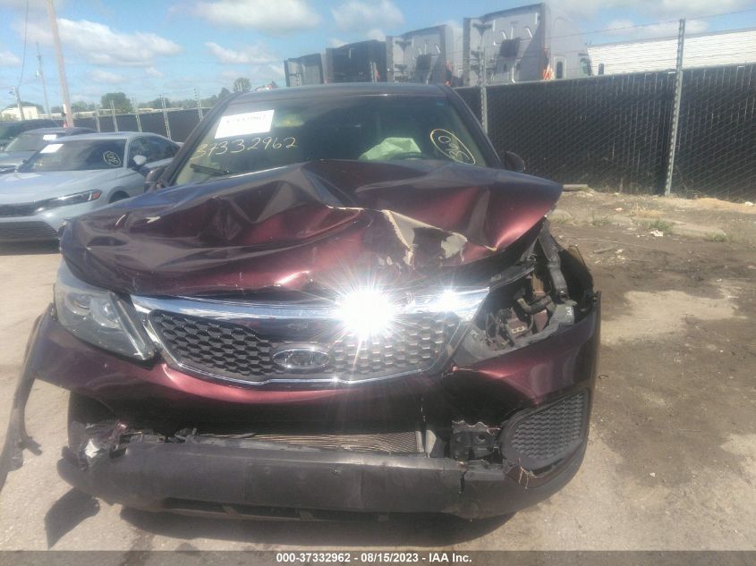 2013 KIA SORENTO LX - 5XYKTCA65DG335629