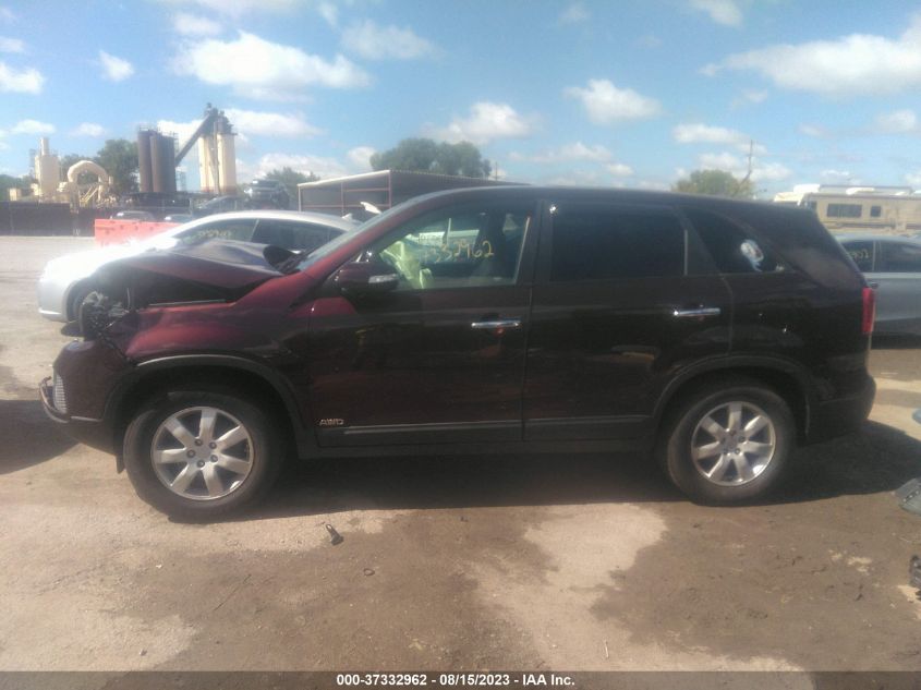 2013 KIA SORENTO LX - 5XYKTCA65DG335629