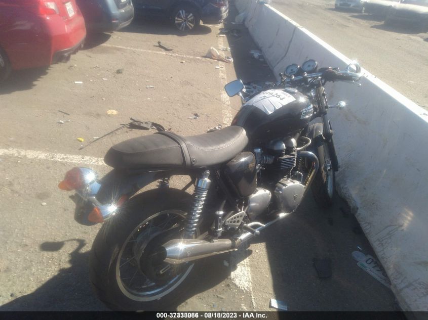 2011 TRIUMPH MOTORCYCLE THRUXTON 900 - SMT920K16BT459396