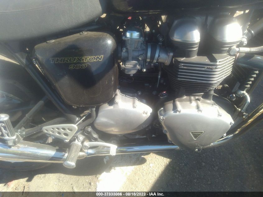 2011 TRIUMPH MOTORCYCLE THRUXTON 900 - SMT920K16BT459396