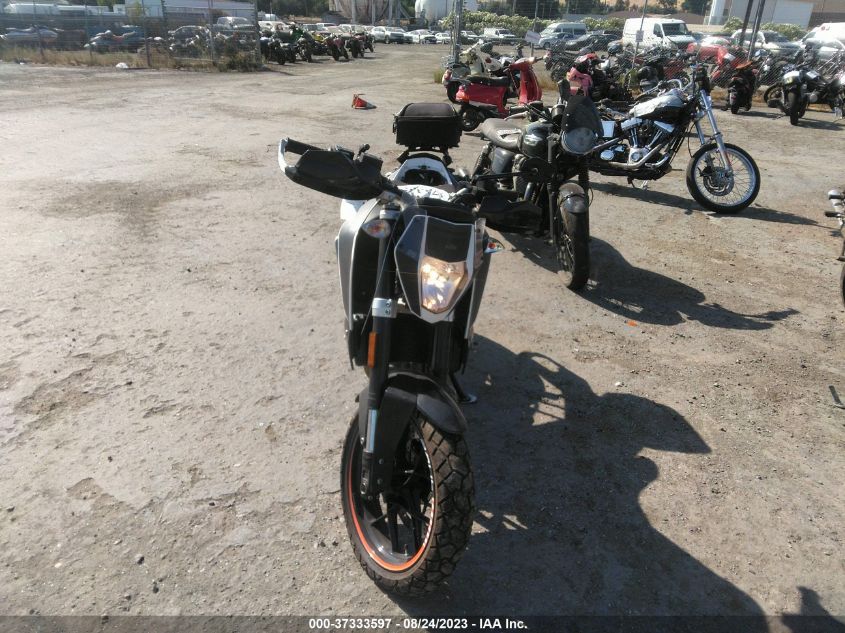 2018 KTM 690 DUKE VBKLDV40XJM714378