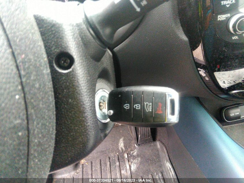 2015 KIA SOUL + - KNDJP3A52F7154432