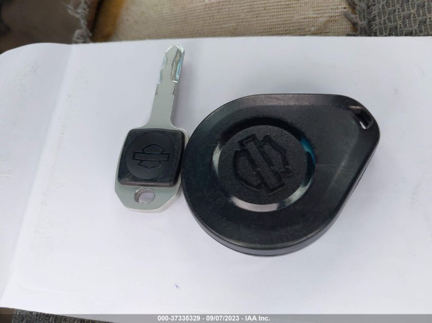 2020 HARLEY-DAVIDSON FLHCS 1HD1YBK14LB051135