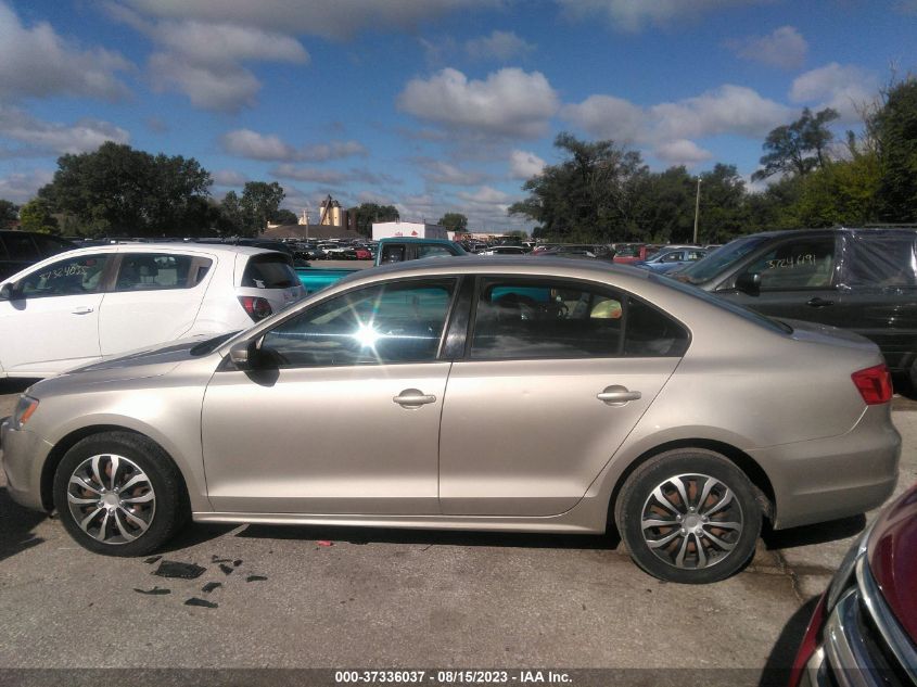 2014 VOLKSWAGEN JETTA SEDAN SE - 3VWD17AJ8EM300014