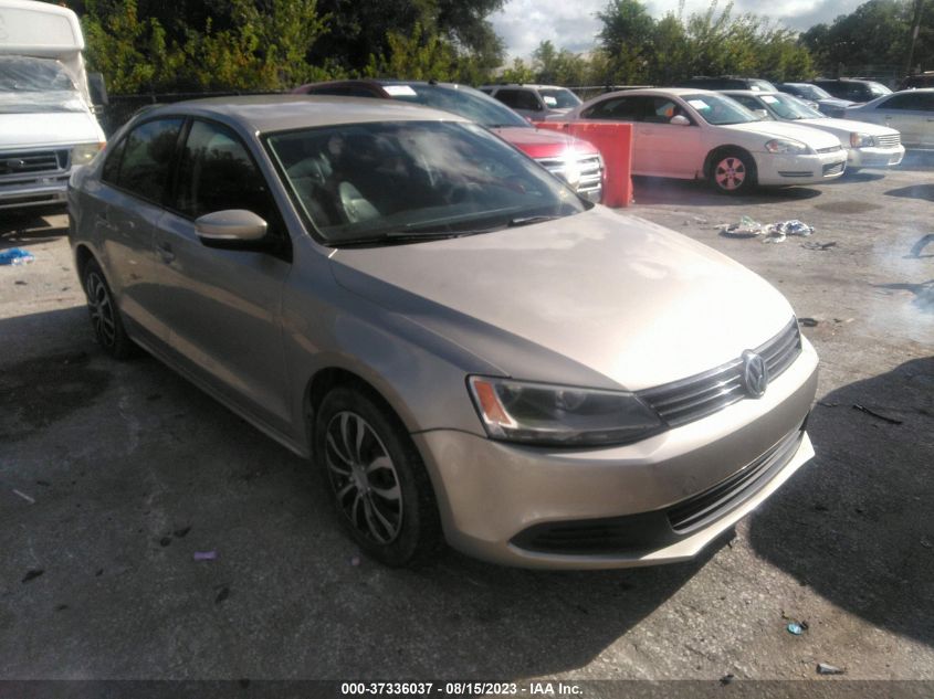 2014 VOLKSWAGEN JETTA SEDAN SE - 3VWD17AJ8EM300014