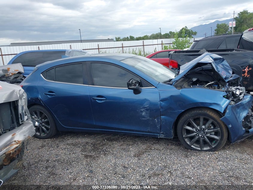 VIN 3MZBN1L38JM269607 2018 MAZDA MAZDA3 5-DOOR TOURING