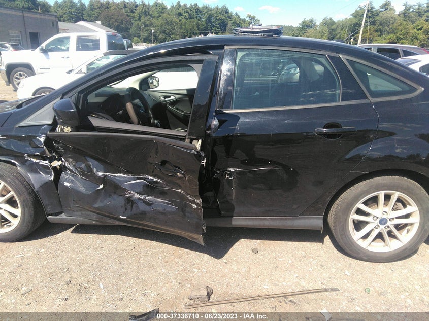 VIN 1FADP3FE9JL216503 2018 FORD FOCUS SE
