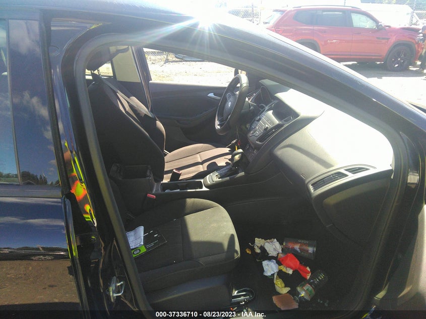 VIN 1FADP3FE9JL216503 2018 FORD FOCUS SE