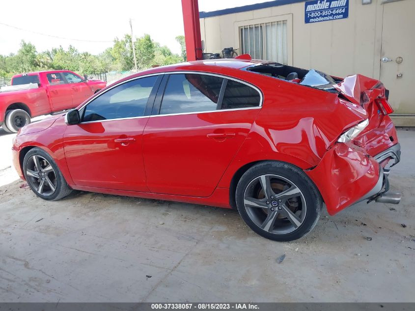 2015 VOLVO S60 T6 R-DESIGN - YV1902TP5F1347171