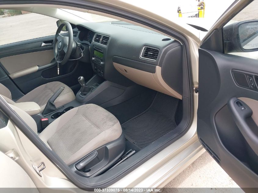 2014 VOLKSWAGEN JETTA SEDAN S - 3VW1K7AJ3EM321773