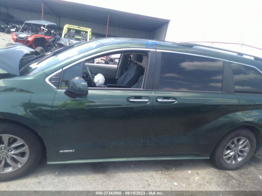 2021 TOYOTA SIENNA XLE - 5TDYRKEC1MS021353