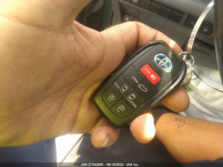 2021 TOYOTA SIENNA XLE - 5TDYRKEC1MS021353