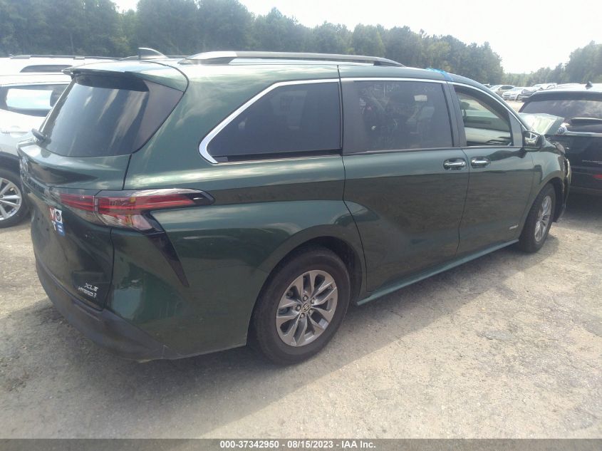 2021 TOYOTA SIENNA XLE - 5TDYRKEC1MS021353