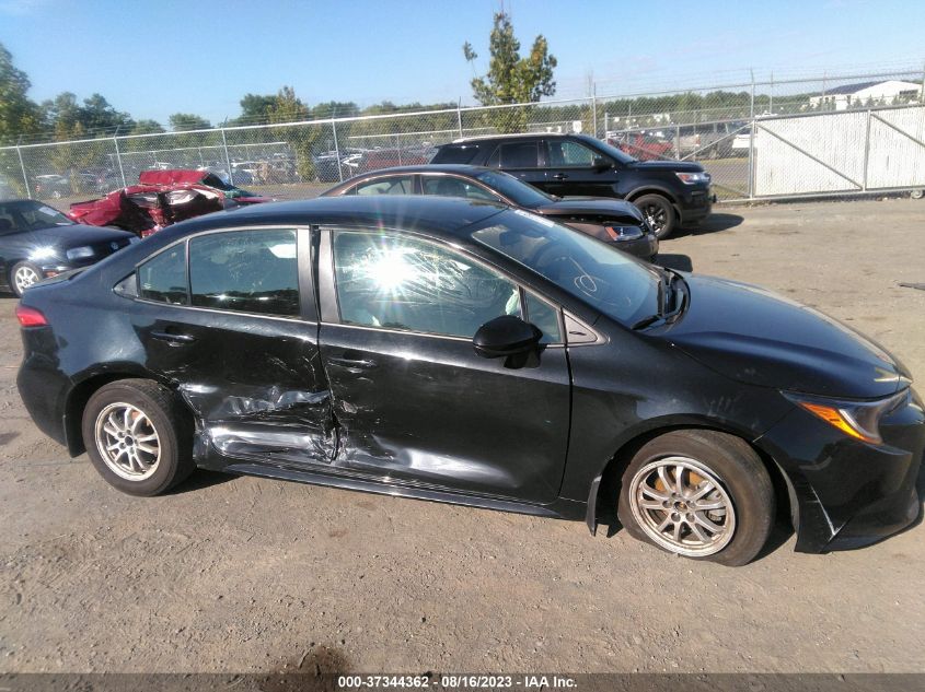 2022 TOYOTA COROLLA LE - JTDEAMDE6NJ041928