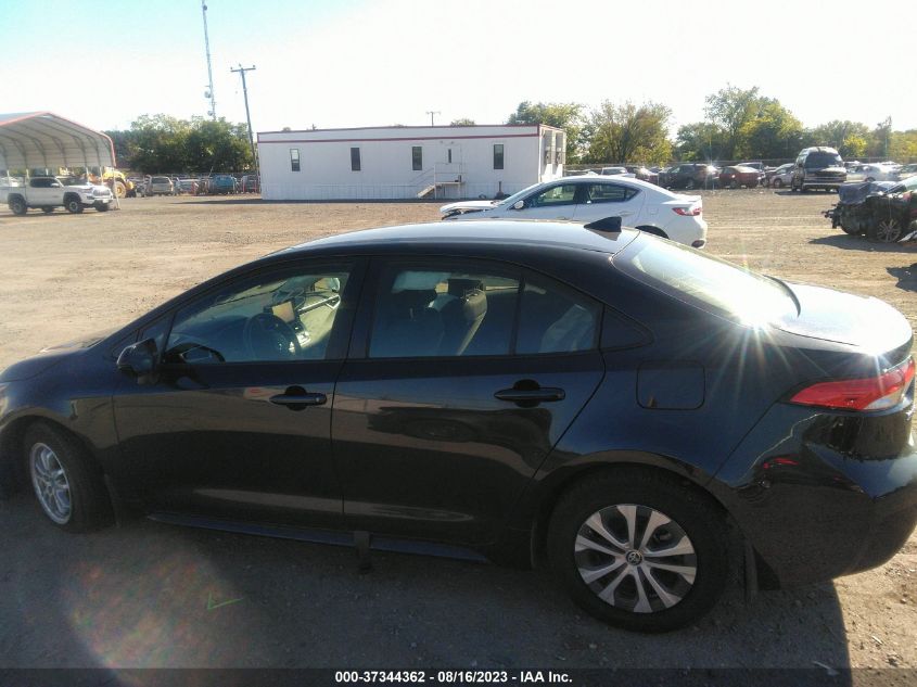 2022 TOYOTA COROLLA LE - JTDEAMDE6NJ041928