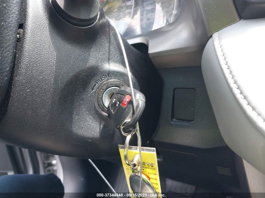 2015 TOYOTA RAV4 XLE - JTMWFREV2FJ053285