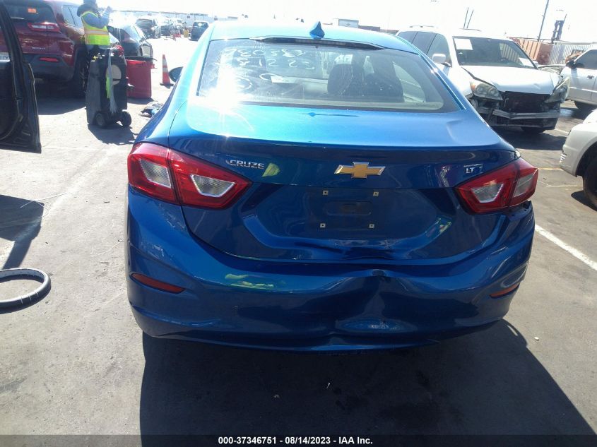 2018 CHEVROLET CRUZE LT - 1G1BE5SM9J7245890