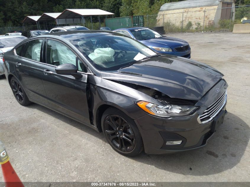 3FA6P0HD9KR148556 Ford Fusion SE