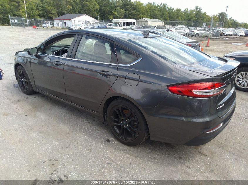 3FA6P0HD9KR148556 Ford Fusion SE 3