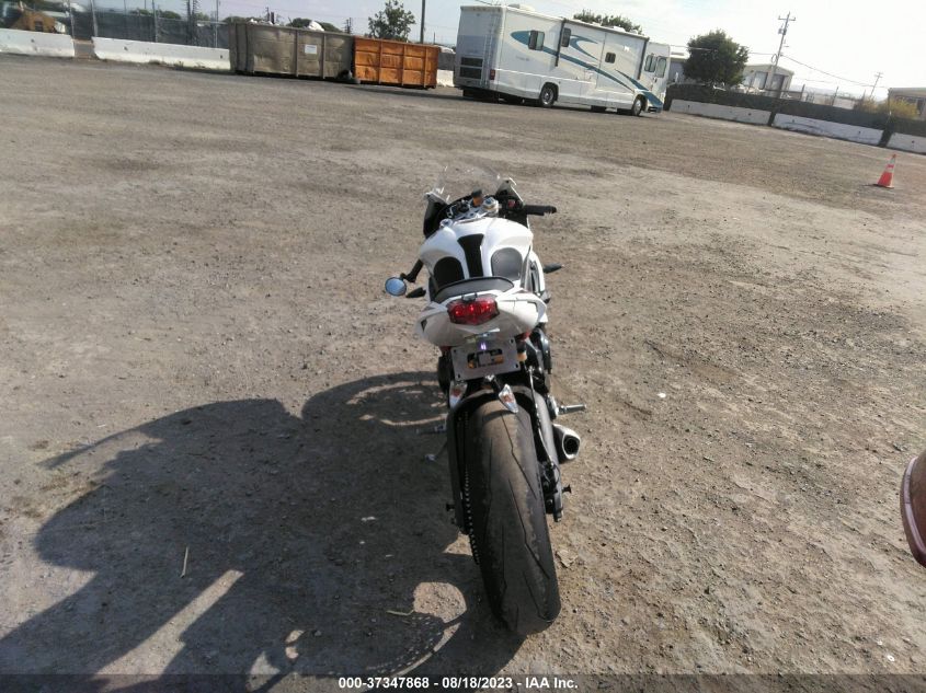 2015 TRIUMPH MOTORCYCLE DAYTONA 675R ABS - SMTA02YK0FJ677513