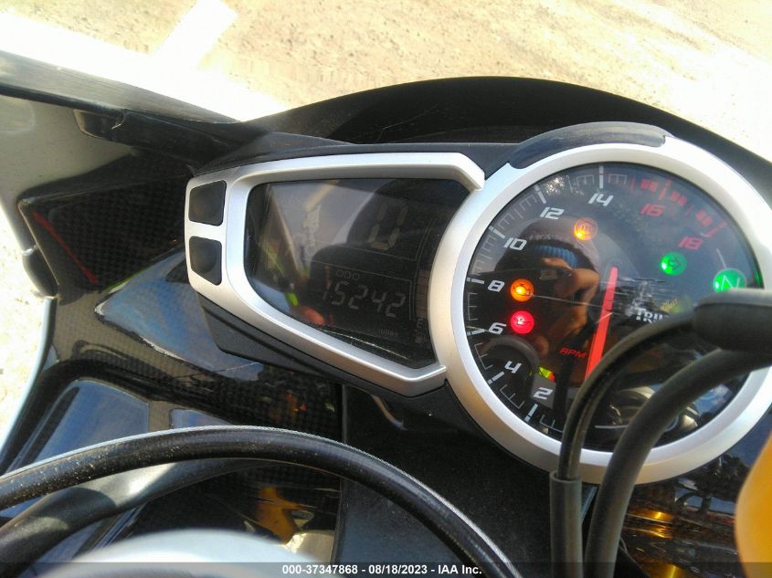 2015 TRIUMPH MOTORCYCLE DAYTONA 675R ABS - SMTA02YK0FJ677513