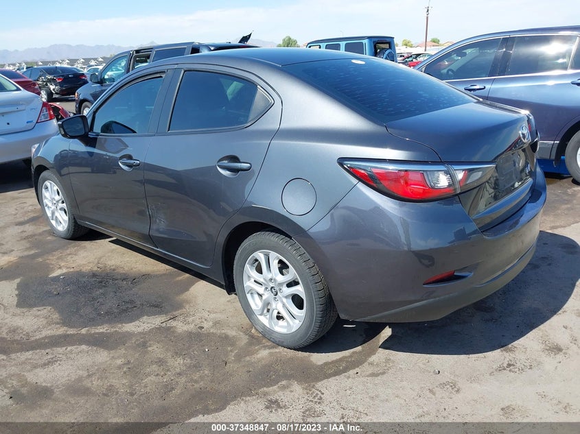 VIN 3MYDLBYV6JY304785 2018 TOYOTA YARIS IA
