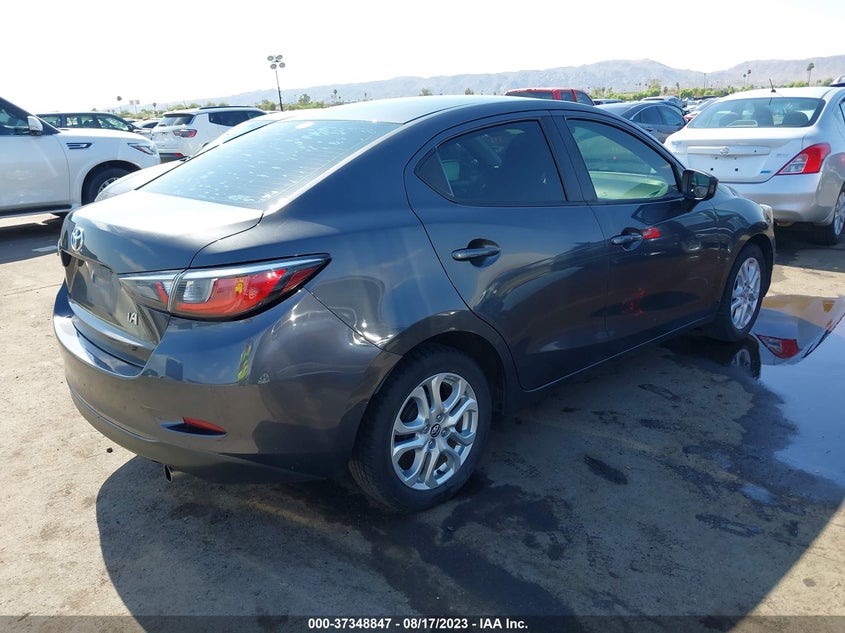 VIN 3MYDLBYV6JY304785 2018 TOYOTA YARIS IA