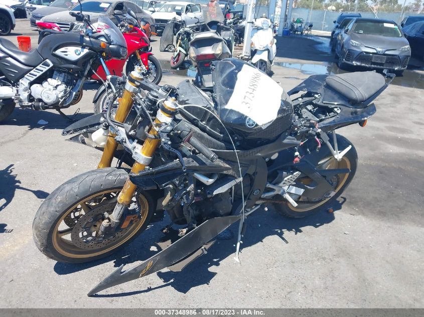 2009 YAMAHA YZFR6 C JYARJ16Y49A003235