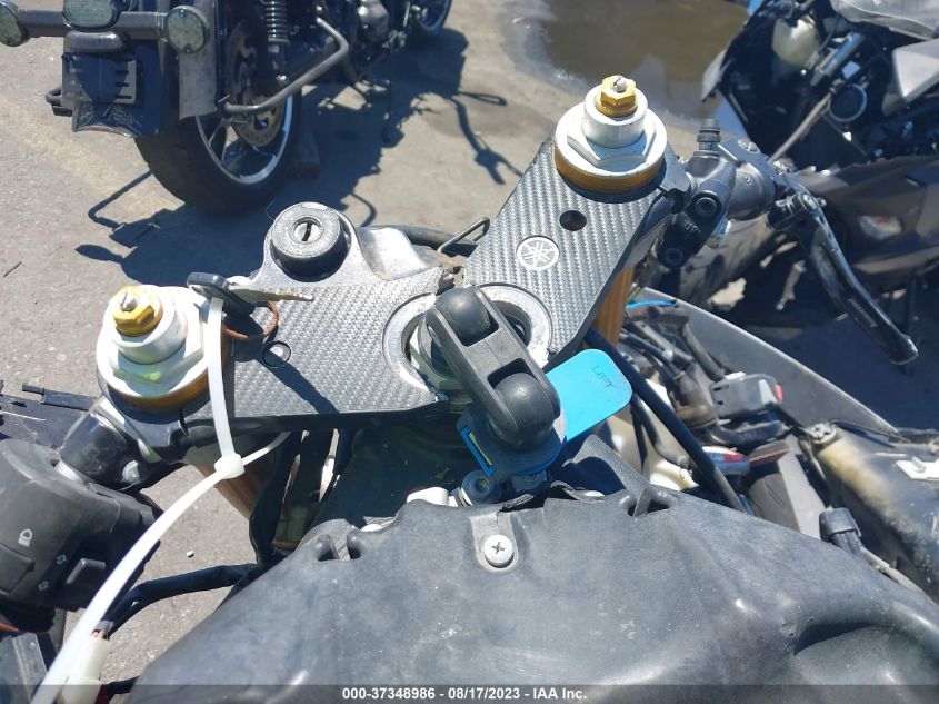 2009 YAMAHA YZFR6 C JYARJ16Y49A003235