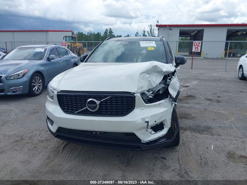 2022 VOLVO XC40 R-DESIGN YV4162UM4N2730711
